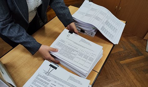 Проект бюджета Оренбуржья доставили в Заксоб